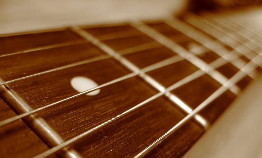 Cleaning a Rosewood Fretboard – Without Damaging It